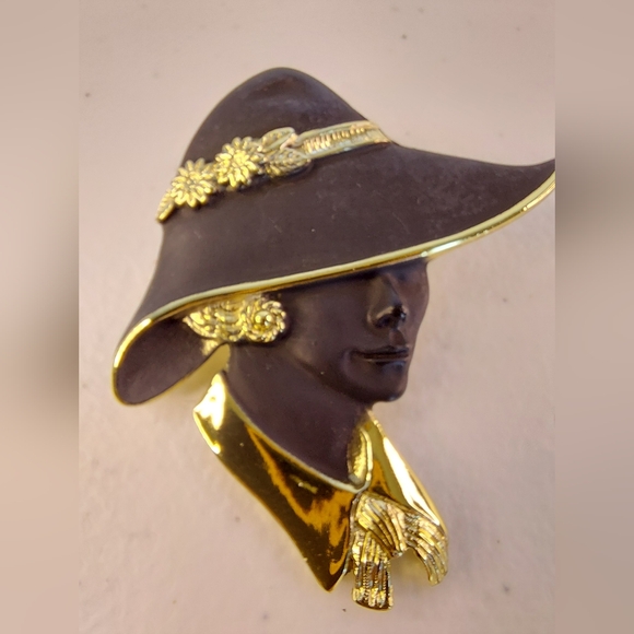 VTG TORINO Enamel And Gold Tone Lady With Hat Brooch Pin - Picture 6 of 8